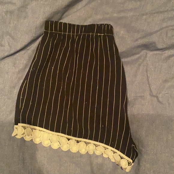 Sirens booty shorts size small 100% polyester - Picture 3 of 3